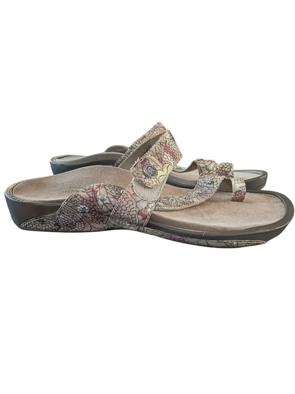 AETREX Izzy Adjustable Slide Sandals Rose Cream Gold Snakeskin Silvertone Studs